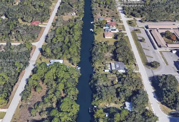 2065 Cedarwood Street, Port Charlotte, FL 33947