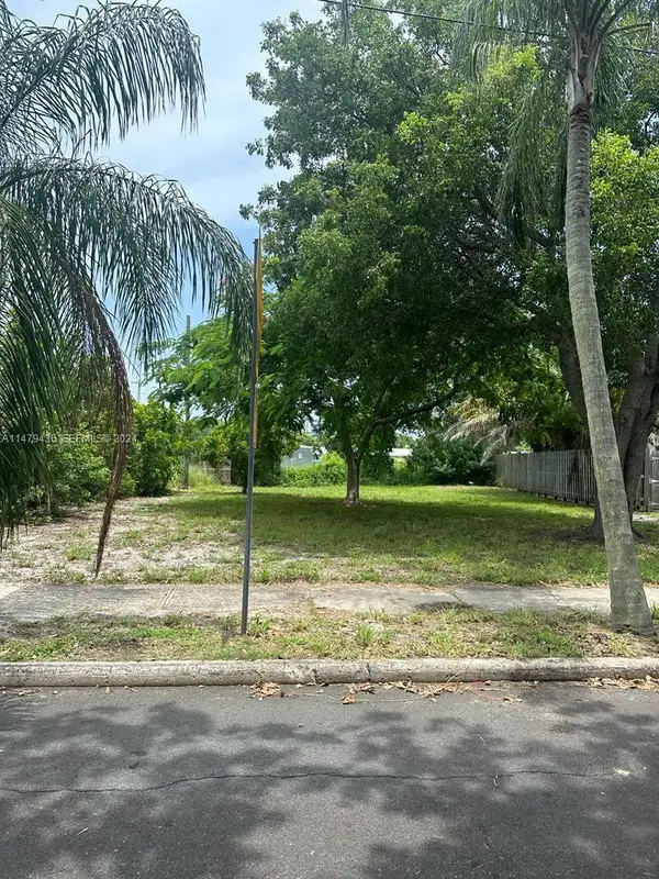 3014 Greenwood Avenue, West Palm Beach, FL 33407