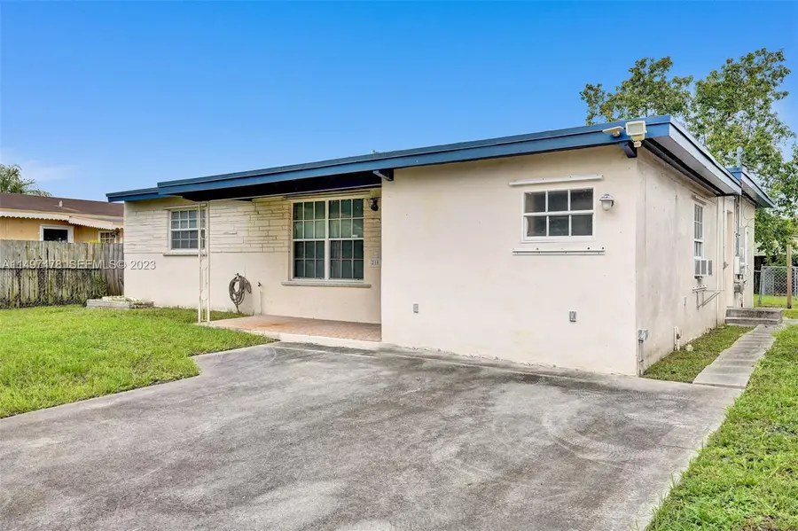 210 N 72nd Avenue, Hollywood, FL 33024 - #3