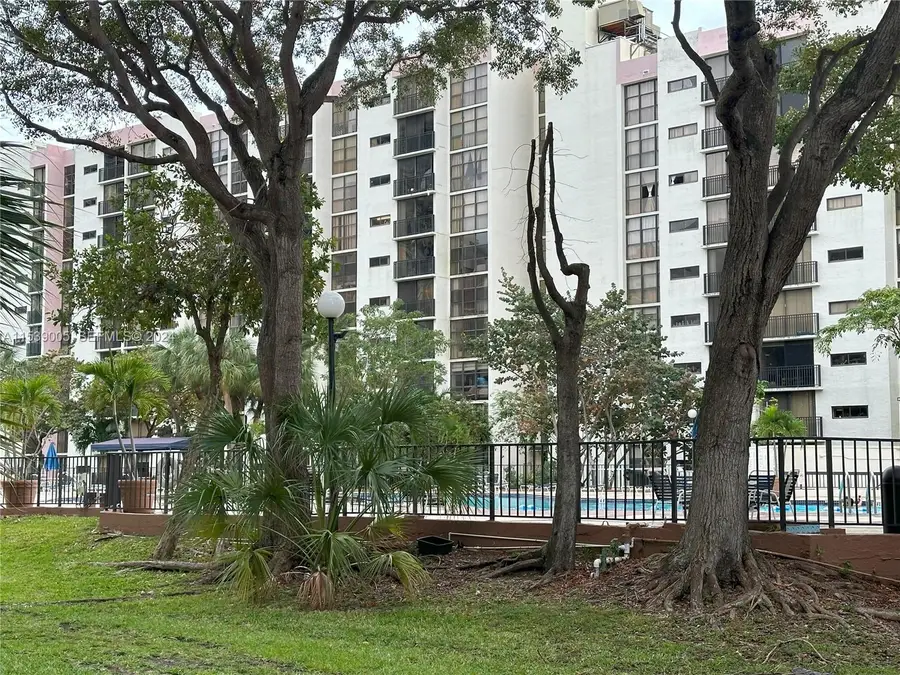 17021 N Bay Road #3204, Sunny Isles Beach, FL 33160 - #2