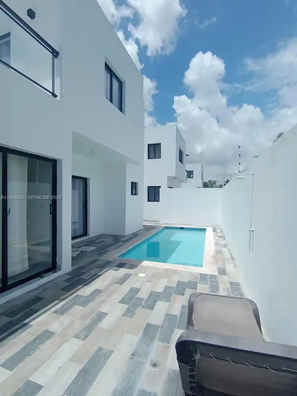 3 Sky Line, ,  