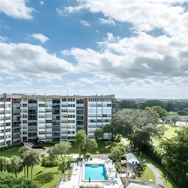 1000 Saint Charles Place #522, Pembroke Pines, FL 33026