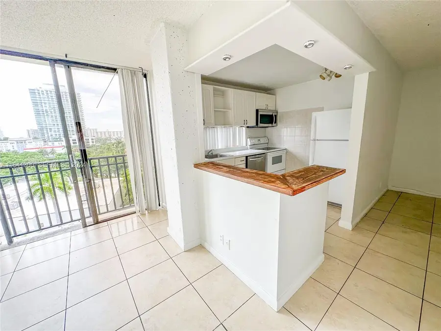 17021 N Bay Road #915, Sunny Isles Beach, FL 33160 - #3