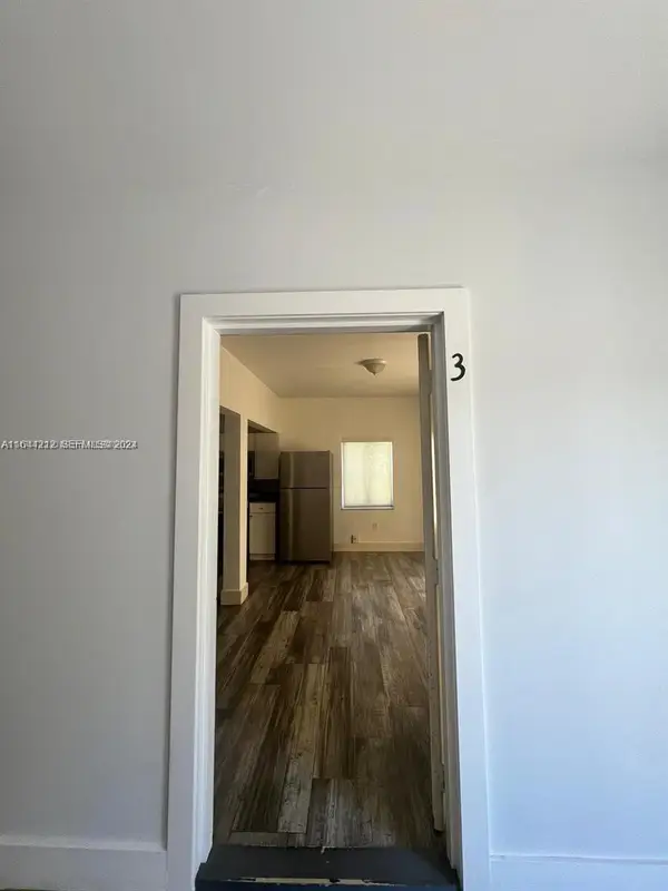 2500 NE 192nd Street, Miami, FL 33180