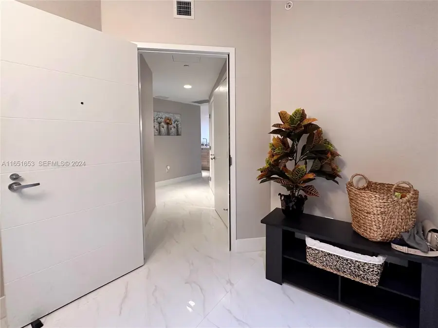 16385 Biscayne Boulevard #1201, North Miami Beach, FL 33160 - #3