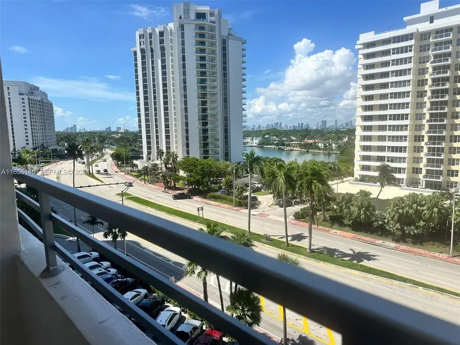 5555 Collins Avenue #8Z, Miami Beach, FL 33140 - #2