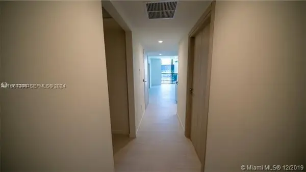 1000 Brickell Plaza #4905, Miami, FL 33131