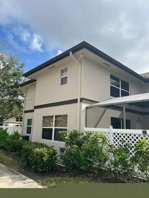 5 Amherst Court #D, Royal Palm Beach, FL 33411
