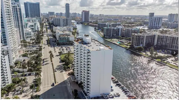 3000 S Ocean Drive #1012, Hollywood, FL 33019
