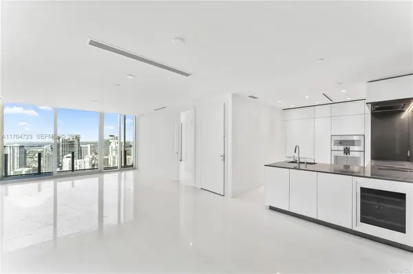 300 Biscayne Blvd Way #5209, Miami, FL 33131