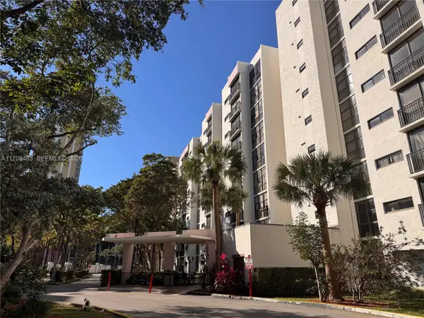 16919 N Bay Road #117, Sunny Isles Beach, FL 33160