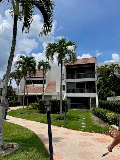301 Racquet Club Road #201, Weston, FL 33326