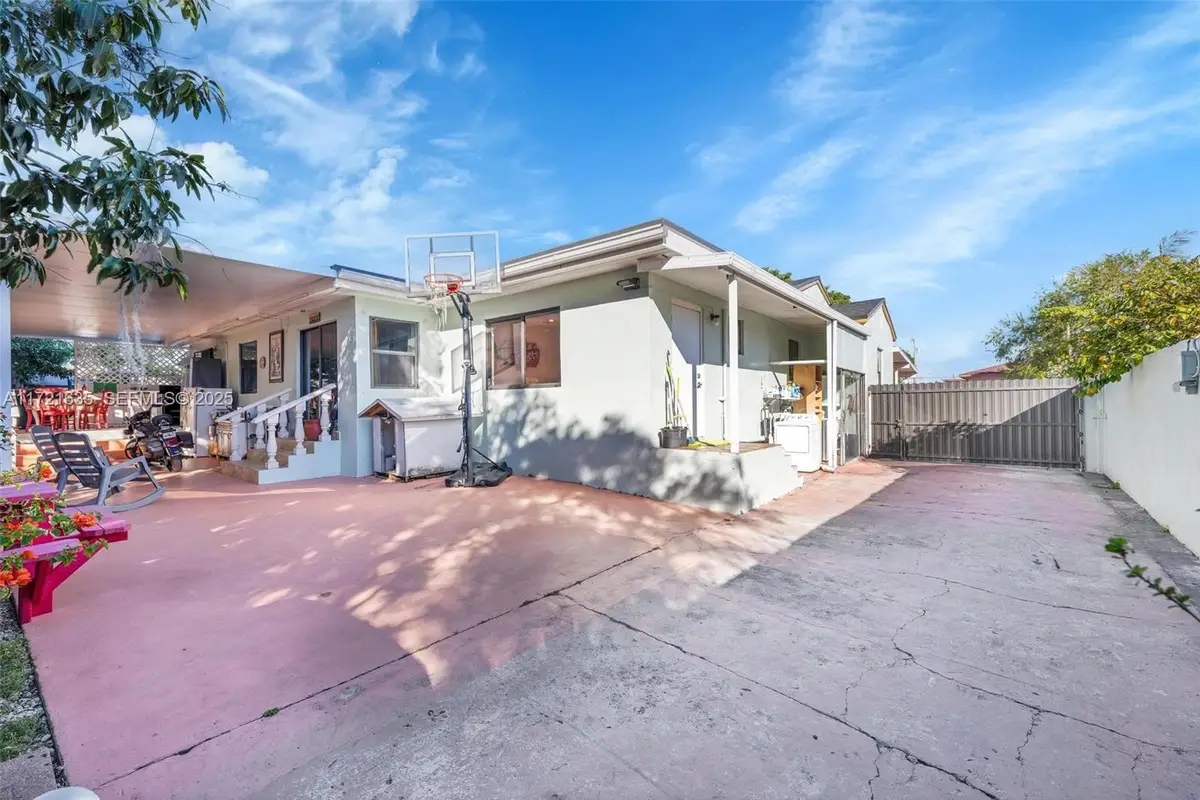 462 E 39th Street, Hialeah, FL 33013 - #1