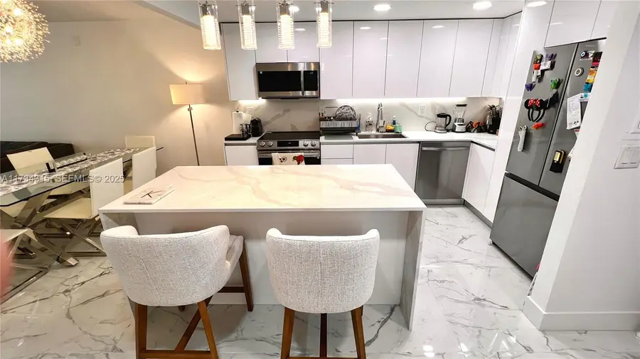 6039 Collins Avenue #1210, Miami Beach, FL 33140 - #3