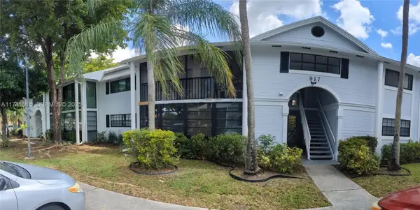 917 NE 199th Street #206, Miami, FL 33179