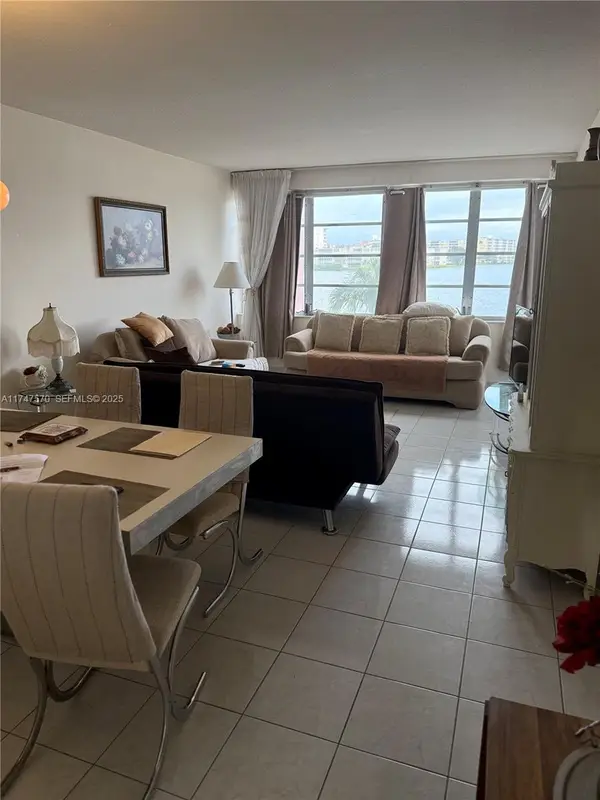 18555 NE 14th Avenue #618, Miami, FL 33179