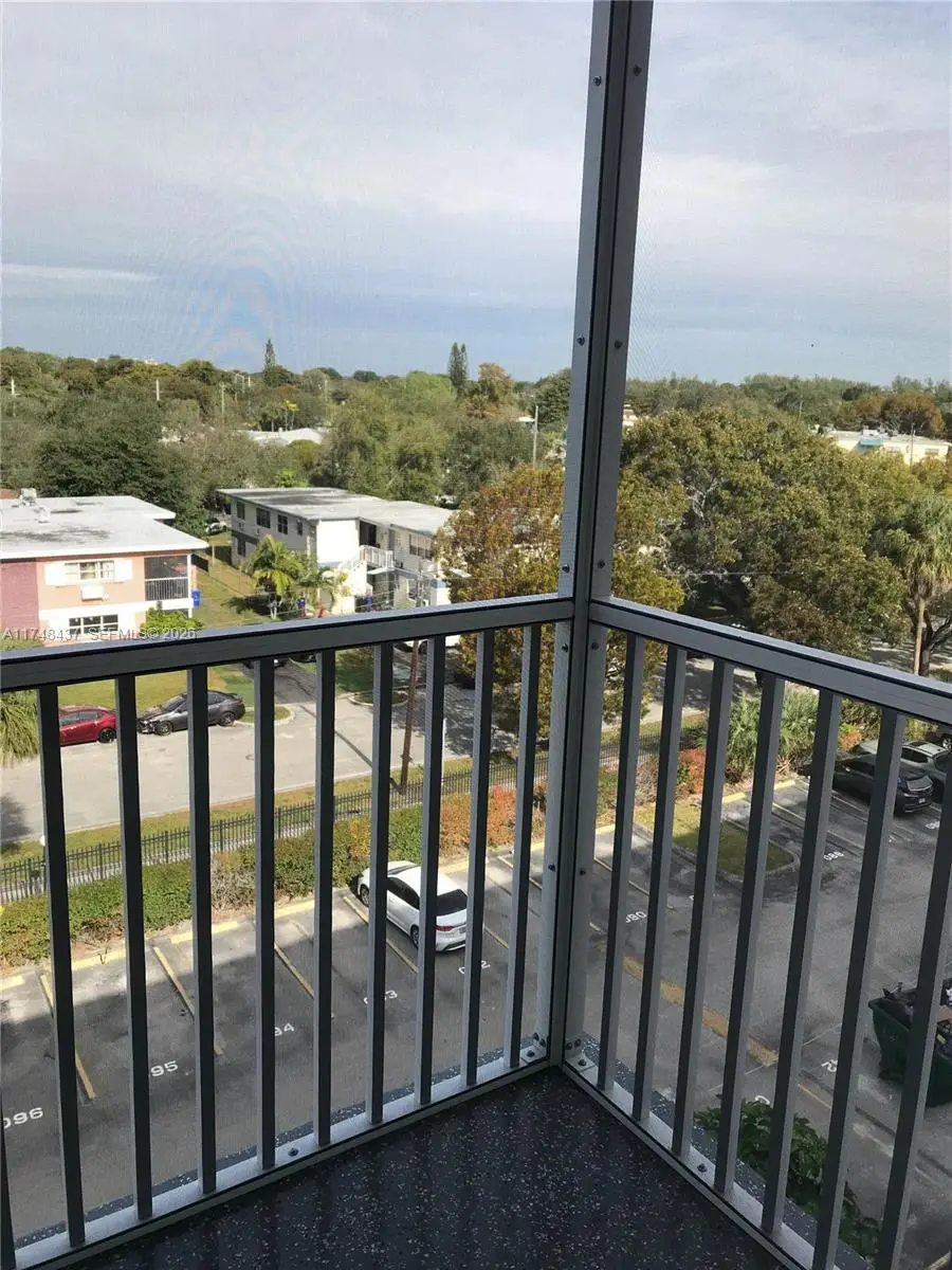 16950 W Dixie Hwy A631 Hwy 631 #631, North Miami Beach, FL 33160 - #2