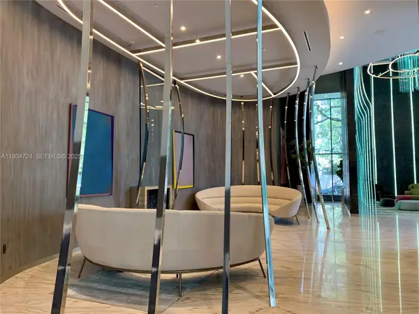 1000 Brickell Plaza #1805, Miami, FL 33131
