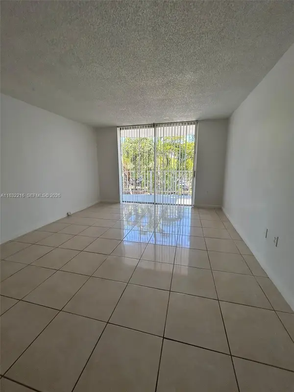 496 NW 165th St Road #D-310, Miami, FL 33169