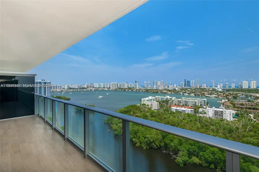 16385 Biscayne Boulevard #2118, North Miami Beach, FL 33160 - #2