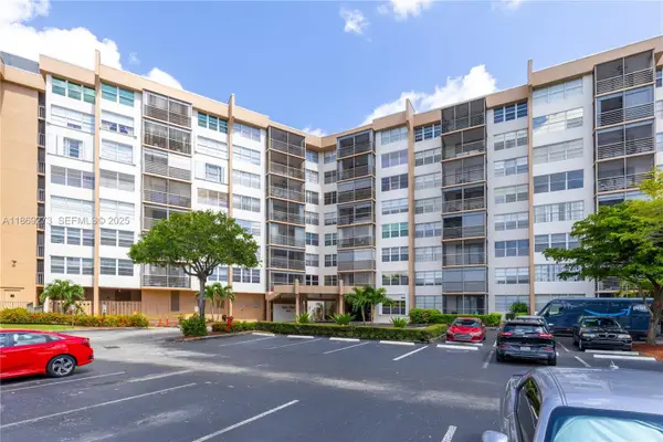 1000 Saint Charles Place #319, Pembroke Pines, FL 33026