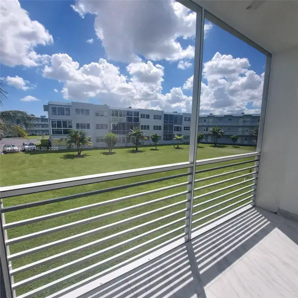 2300 Park Lane #211, Hollywood, FL 33021
