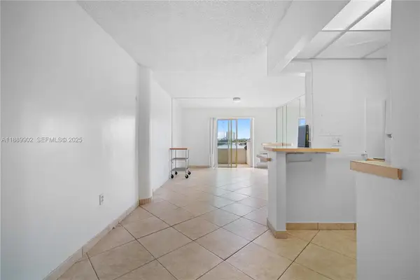 7904 W Dr 405 #405, North Bay Village, FL 33141