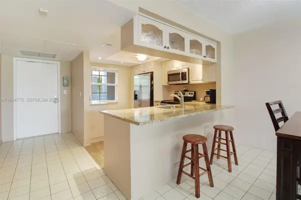 605 Oaks Drive #305, Pompano Beach, FL 33069