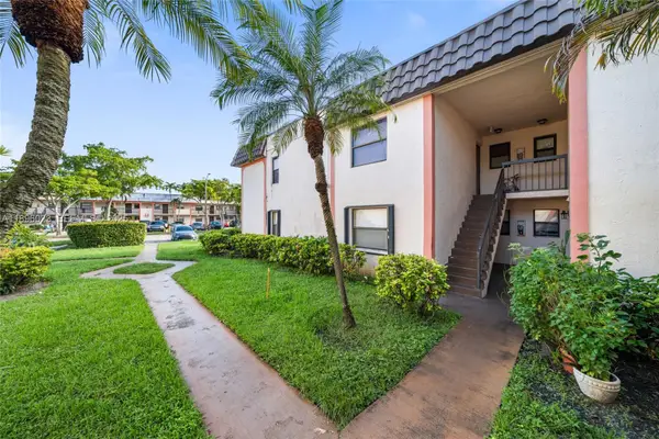861 NE 207th Lane #202-14, Miami, FL 33179