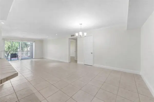 9437 SW 76th Street #V25, Miami, FL 33173