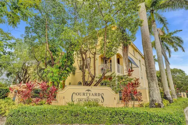 100 Jacaranda Country Club Drive #203, Plantation, FL 33324