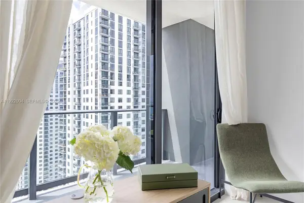 159 NE 6th Street #3002, Miami, FL 33132