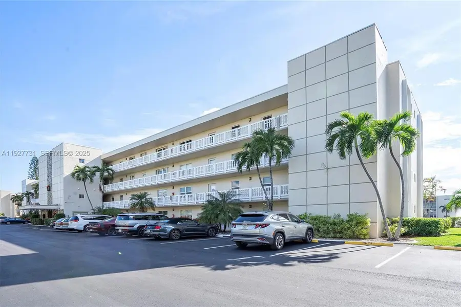 324 SE 10th Street #203, Dania Beach, FL 33004 - #2