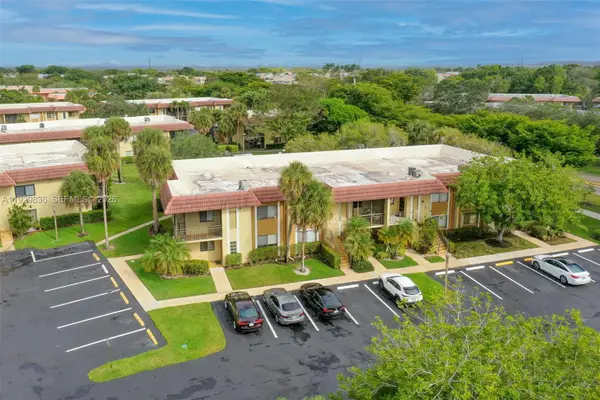 325 Lakeview Drive #102, Weston, FL 33326