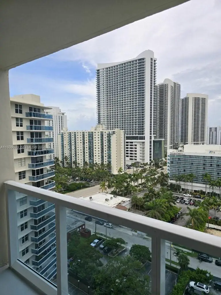Address Withheld By Seller, Hollywood, FL 33019 - #1