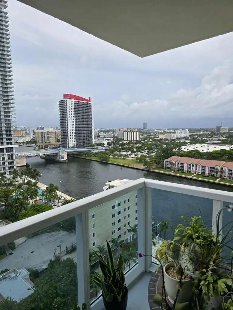 Address Withheld By Seller, Hollywood, FL 33019 - #2