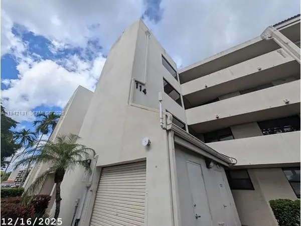114 Lake Emerald Drive #104, Oakland Park, FL 33309