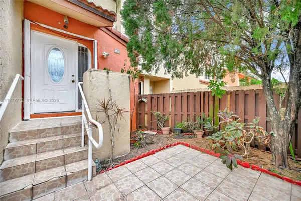 9907 NW 9th St Circle #1520, Miami, FL 33172