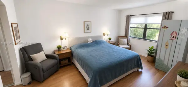 200 Lakeview Drive #212, Weston, FL 33326