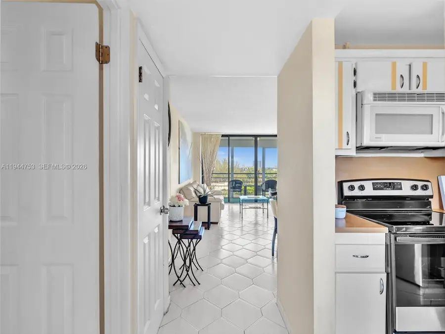20400 W Country Club Drive #817, Aventura, FL 33180 - #2