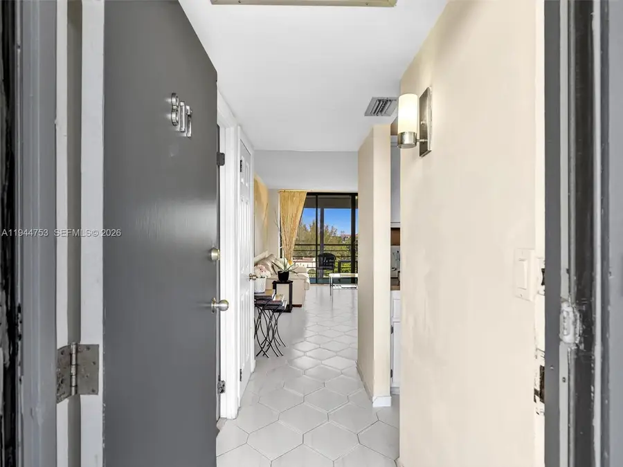 20400 W Country Club Drive #817, Aventura, FL 33180 - #3