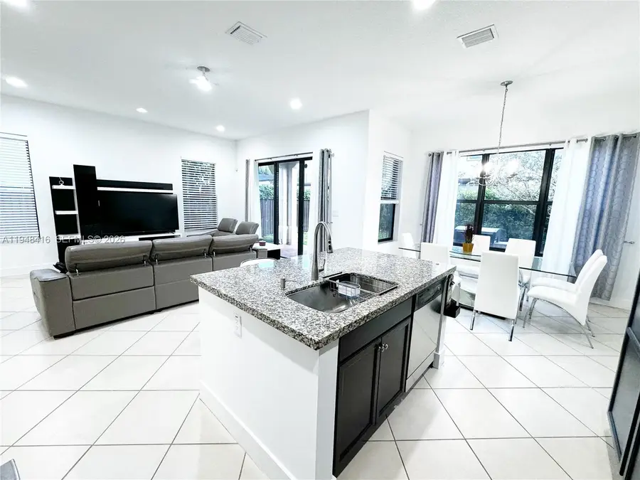 3209 W 98th Place, Hialeah, FL 33018 - #2