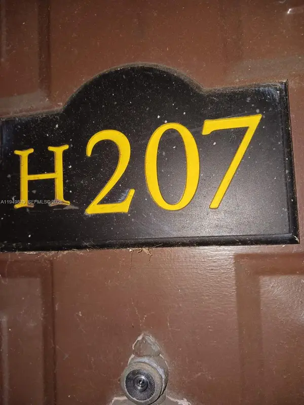 Address Withheld By Seller, Pompano Beach, FL 33069
