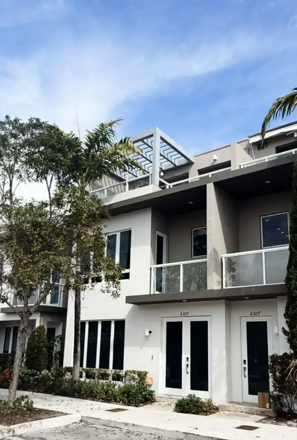 6309 NW 104 Th Path, Doral, FL 33178