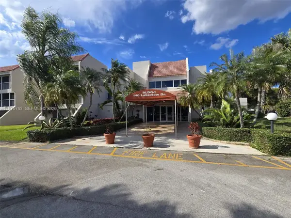 140 Lakeview Drive #111, Weston, FL 33326