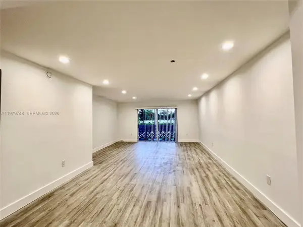 Address Withheld By Seller, North Miami, FL 33181