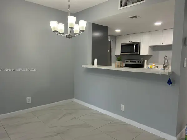 230 Lakeview Drive #209, Weston, FL 33326