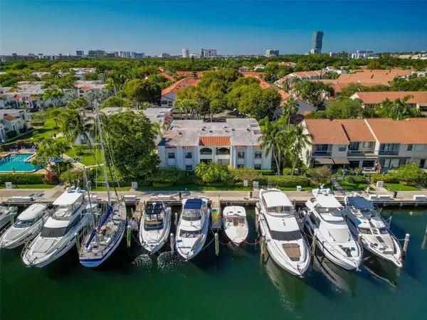 3549 Magellan Circle #418, Aventura, FL 33180