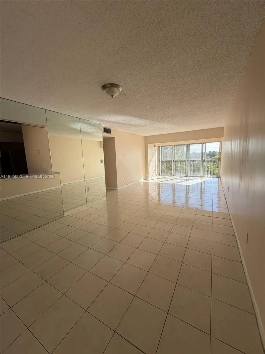9180 Fontainebleau Boulevard #401, Miami, FL 33172 - #1