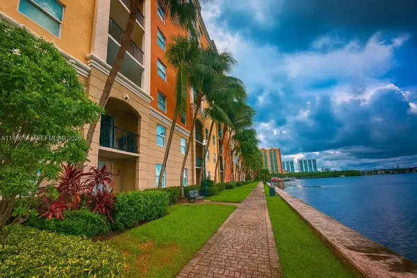 17150 N Bay Road #2122, Sunny Isles Beach, FL 33160